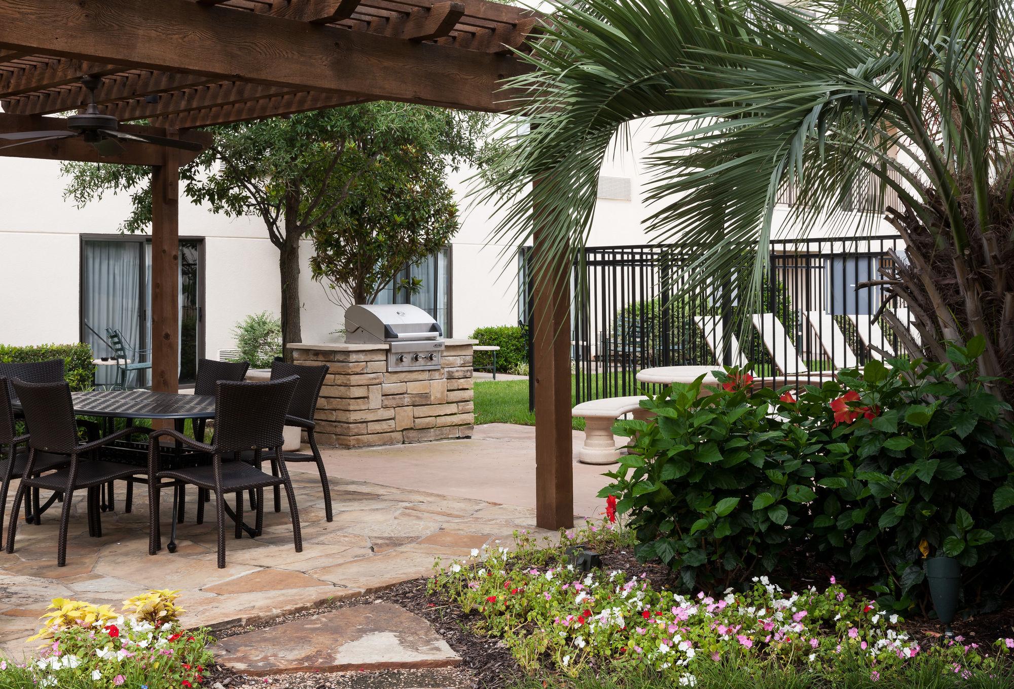 Courtyard By Marriott Waco Hotel Buitenkant foto