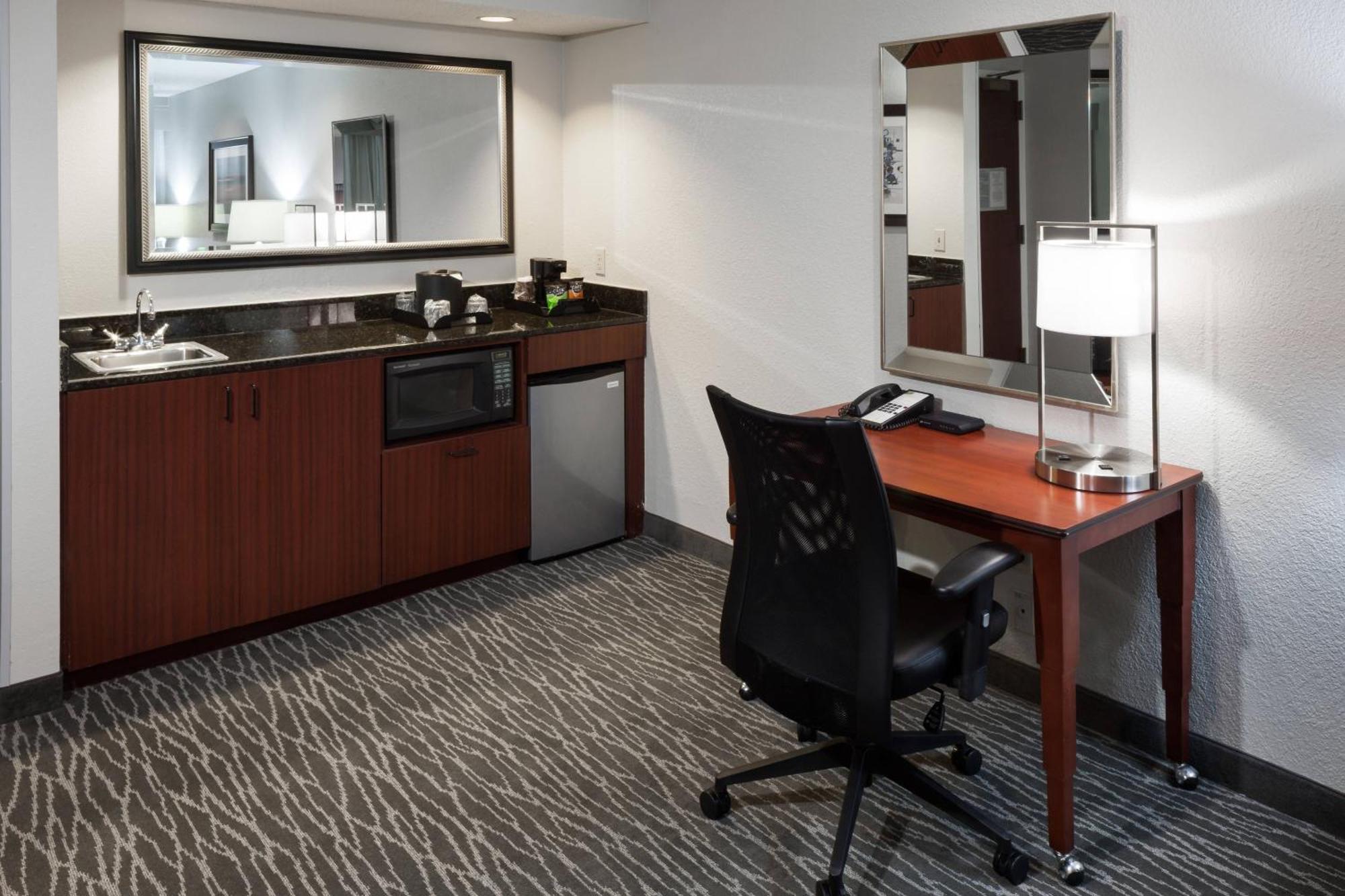 Courtyard By Marriott Waco Hotel Buitenkant foto