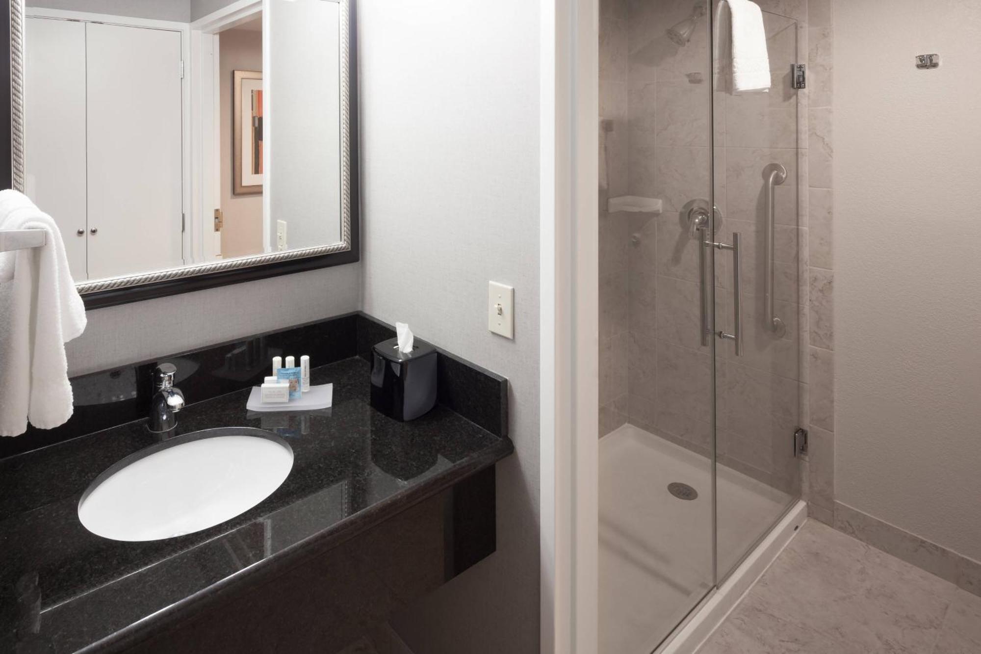 Courtyard By Marriott Waco Hotel Buitenkant foto