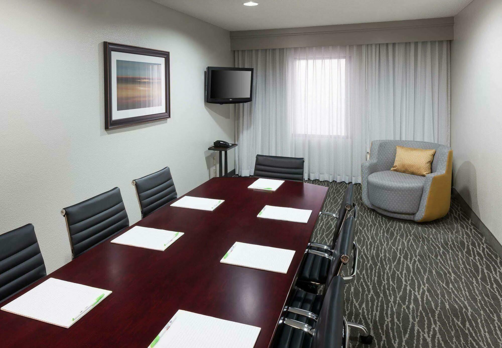 Courtyard By Marriott Waco Hotel Buitenkant foto